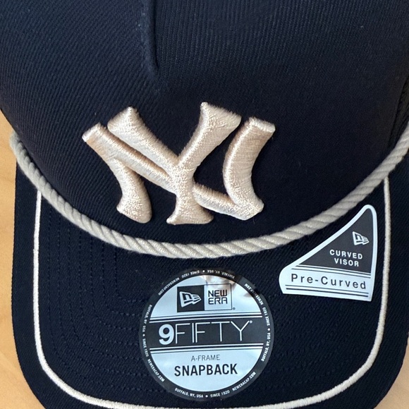 New Era NavyNew York Yankees Vintage Rope Trucker A-Frame 9 FIFTY Adjustable Hat - Picture 4 of 6